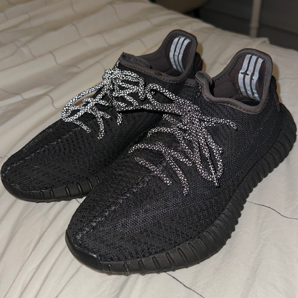 Yeezy boost 350 v2 black